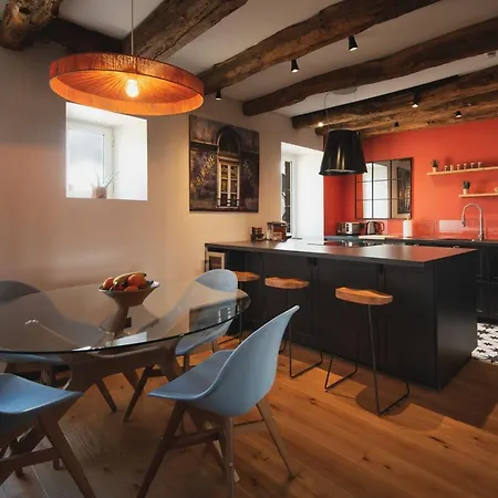 Luxury Cosy Family Nest In The Medieval Town 公寓